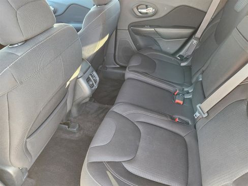 Used 2016 Jeep Cherokee Latitude w/ Comfort/Convenience Group image 41