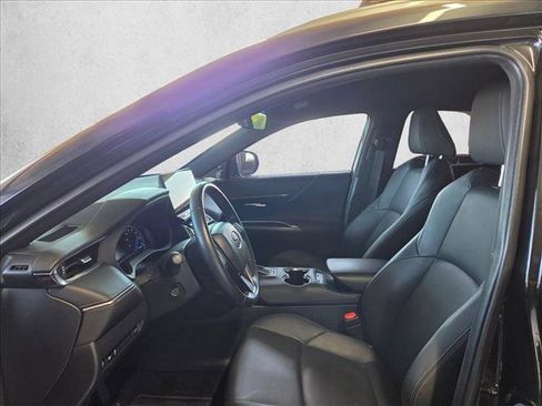 Used 2024 Toyota Venza XLE AWD/4WD image 10