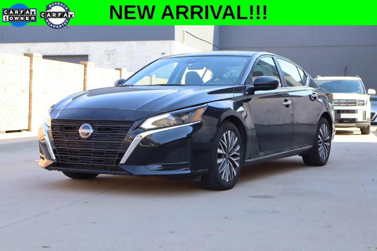 Used 2025 Nissan Altima 2.5 SV FWD image 1