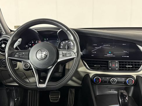 Used 2018 Alfa Romeo Giulia AWD image 32