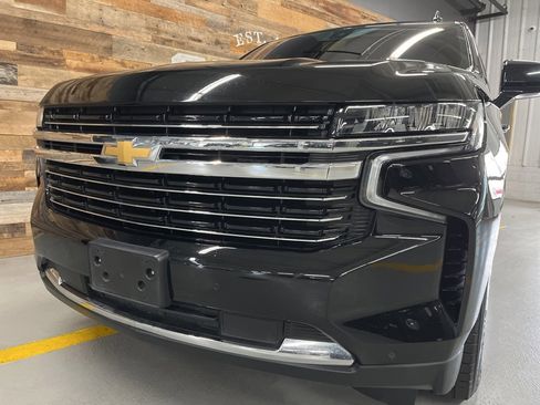 Used 2022 Chevrolet Suburban LT image 8