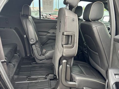 Used 2022 Chevrolet Traverse Premier w/ LPO, Floor Liner Package AWD/4WD image 32