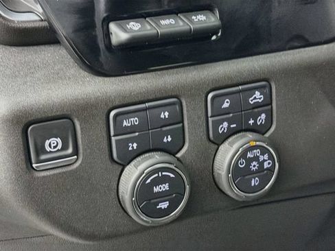 Used 2024 Chevrolet Silverado 1500 High Country w/ High Country Premium Package AWD/4WD image 15