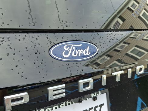 Used 2025 Ford Expedition Platinum AWD/4WD image 32