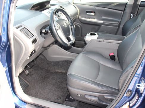 Used 2013 Toyota Prius V Five FWD image 11