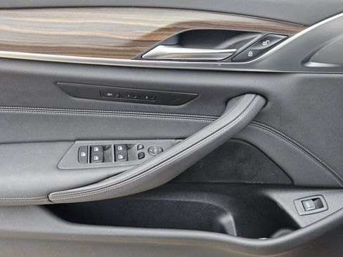 Used 2021 BMW 530i w/ Convenience Package image 25