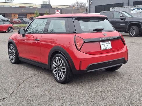 Used 2025 MINI Cooper 2-Door Hardtop image 4