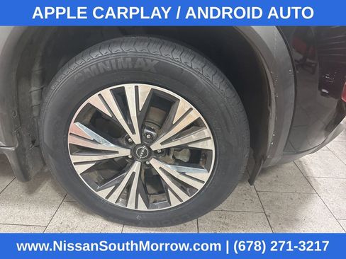 Used 2022 Nissan Rogue SV image 2