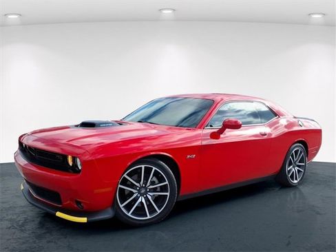 Used 2023 Dodge Challenger R/T w/ Plus Package image 2