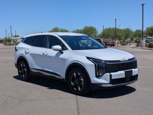 Certified 2026 Kia Sportage LX FWD image 7