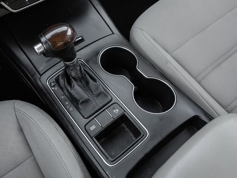 Used 2017 Kia Sorento LX w/ LX Convenience Package image 26