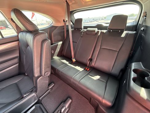 Certified 2025 Toyota Highlander Platinum AWD/4WD image 26