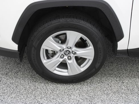 Used 2020 Toyota RAV4 XLE w/ Convenience Package FWD image 11
