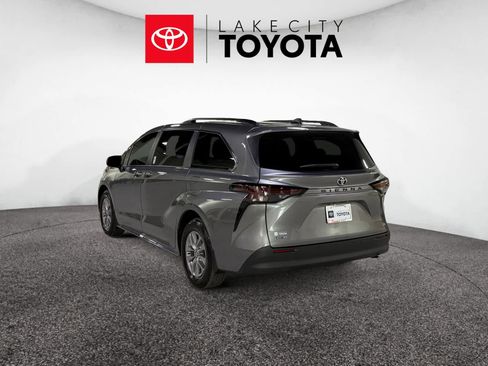 New 2026 Toyota Sienna XLE FWD image 4