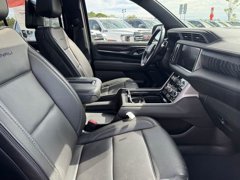 Used 2023 GMC Yukon Denali AWD/4WD image 32