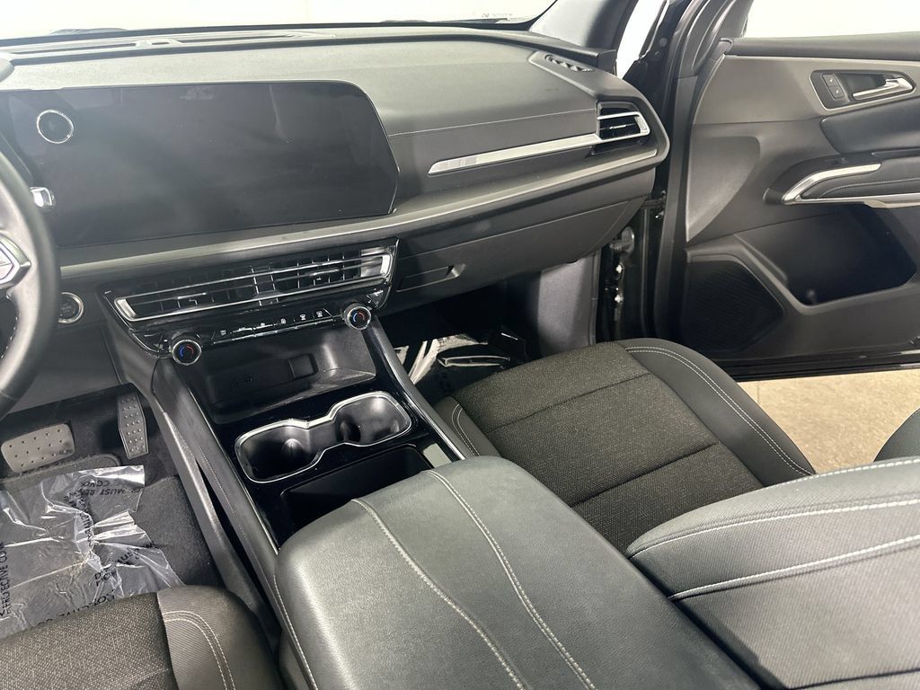 Used 2025 Chevrolet Traverse LT FWD image 20