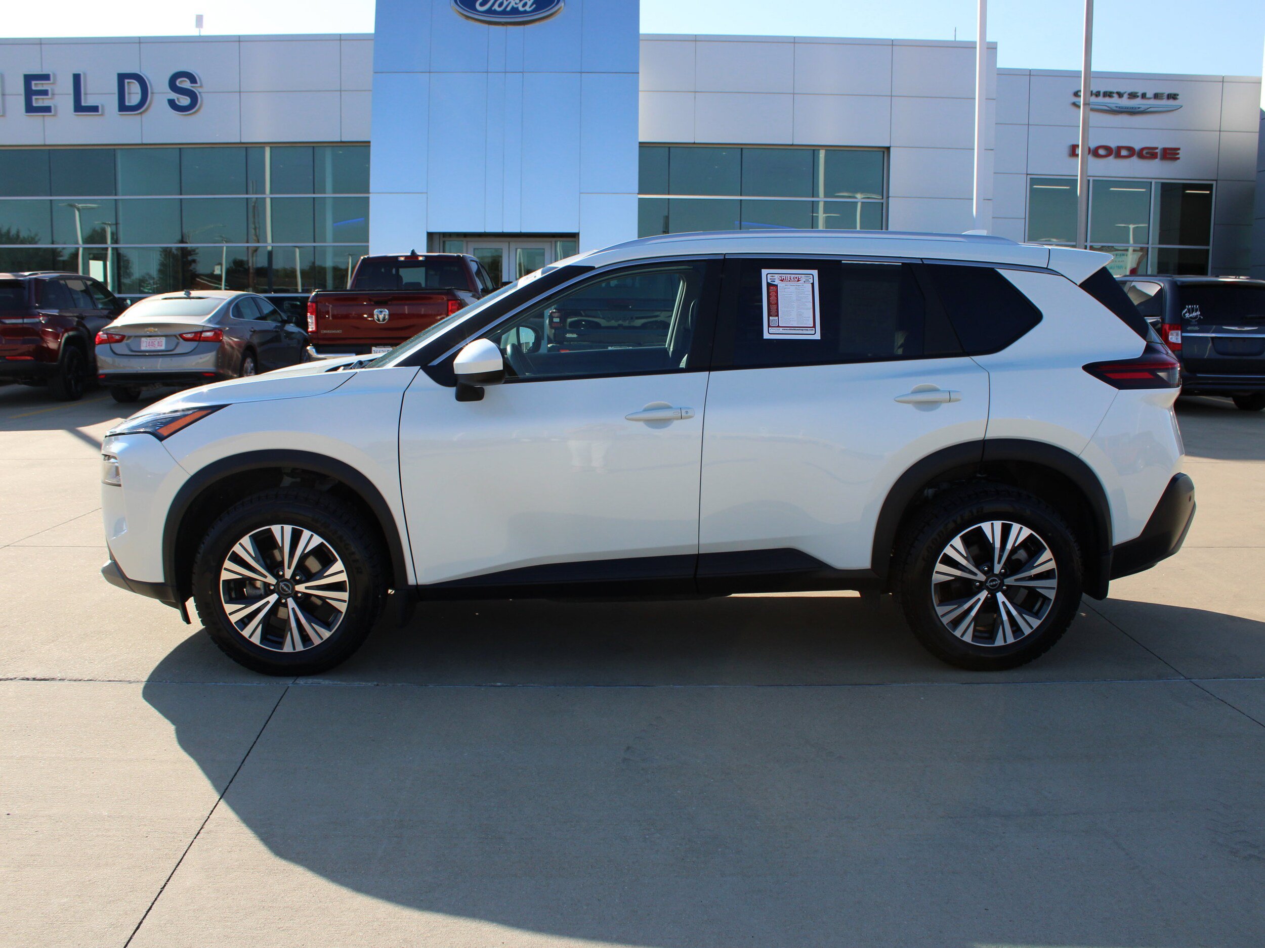 Used 2023 Nissan Rogue SV w/ SV Premium B Package AWD/4WD image 3
