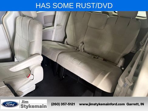 Used 2011 Chrysler Town & Country Touring w/ Entertainment Group #1 FWD image 32