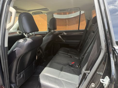 Used 2018 Lexus GX 460 Premium w/ Premium Package AWD/4WD image 3