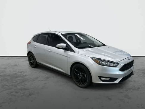 Used 2016 Ford Focus SE w/ Equipment Group 201A FWD image 5
