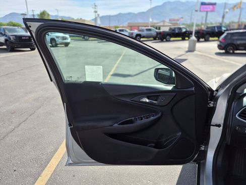 Used 2022 Chevrolet Malibu LT FWD image 12