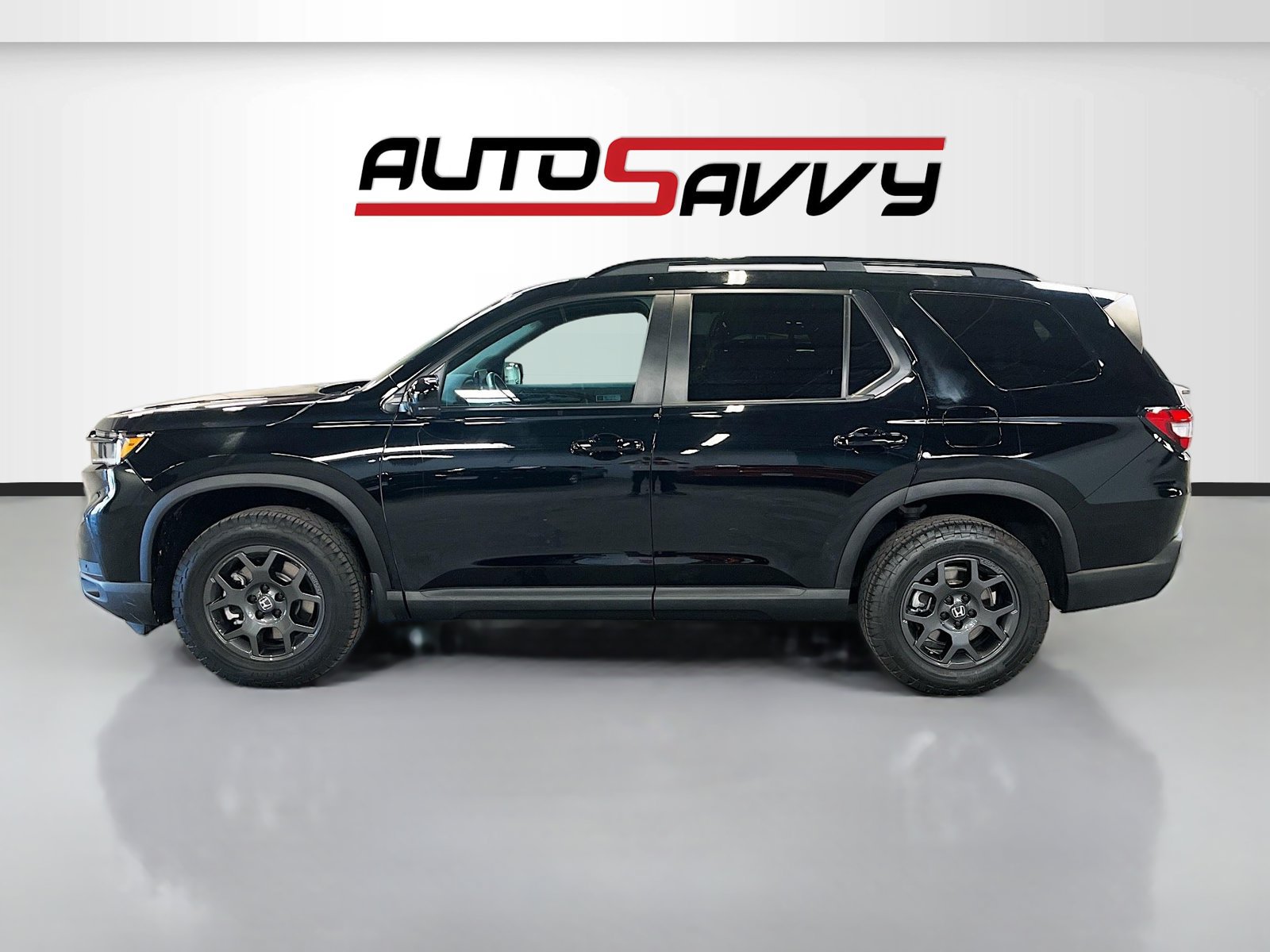 Used 2025 Honda Pilot TrailSport image 4