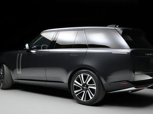 Used 2023 Land Rover Range Rover SE image 24