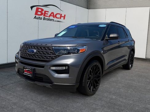 Used 2021 Ford Explorer XLT w/ Equipment Group 202A RWD image 1