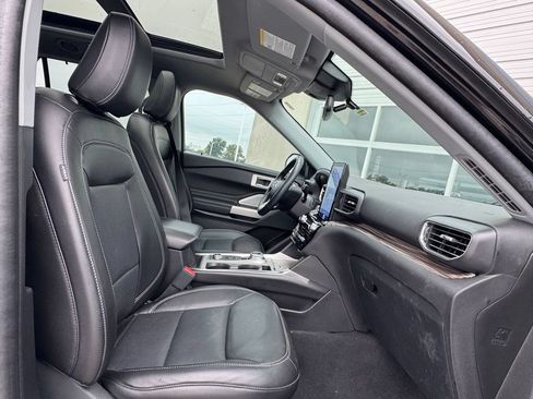 Used 2023 Ford Explorer Limited w/ Limited Technology Package AWD/4WD image 27
