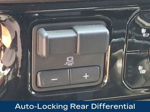Used 2022 Chevrolet Silverado 1500 RST w/ Max Trailering Package AWD/4WD image 18