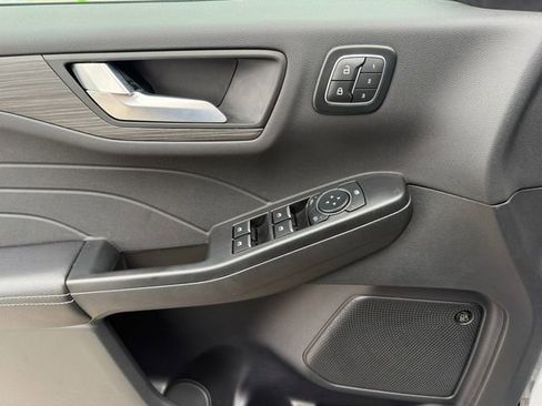 Used 2026 Ford Escape SE w/ PHEV Premium Package image 18