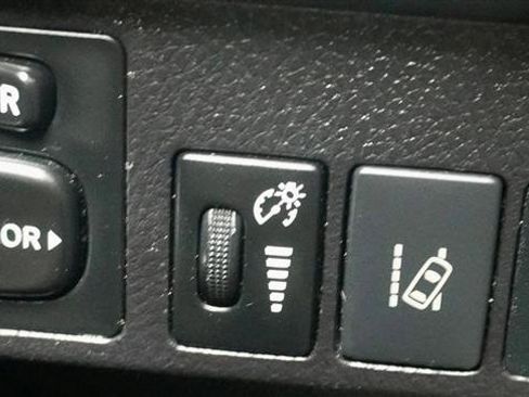 Used 2017 Toyota RAV4 SE image 29