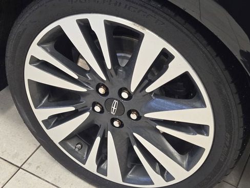 Used 2019 Lincoln MKZ Reserve w/ Luxury Package image 16