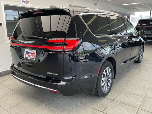Used 2024 Chrysler Pacifica Limited FWD image 5