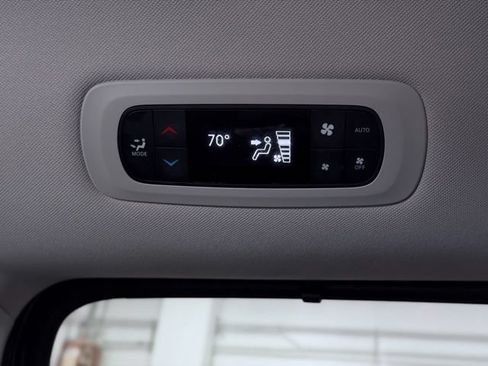 Certified 2023 Chrysler Pacifica Touring-L FWD image 24