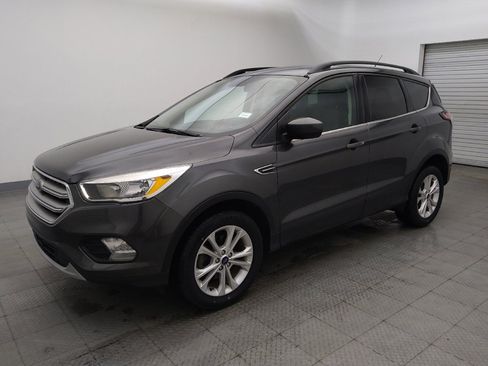 Used 2018 Ford Escape SE FWD image 2