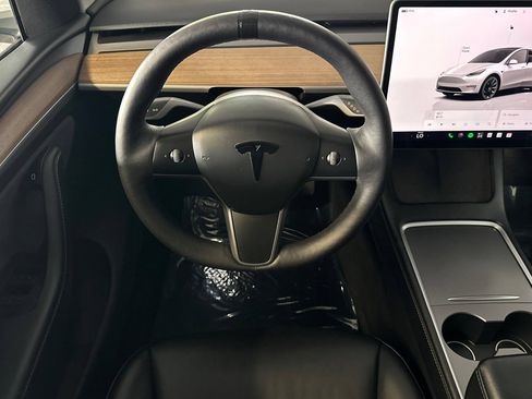 Used 2023 Tesla Model Y Long Range AWD/4WD image 15