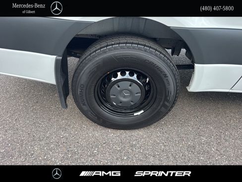 Used 2025 Mercedes-Benz Sprinter 2500 image 11