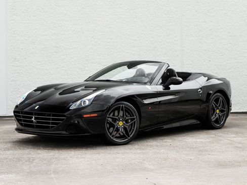 Used 2018 Ferrari California T RWD image 1