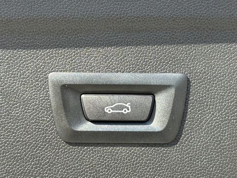 Used 2025 BMW iX xDrive50 image 16