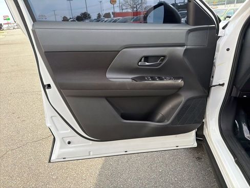 Used 2025 Nissan Kicks S image 12