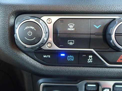 Used 2025 Jeep Wrangler Sport S image 18