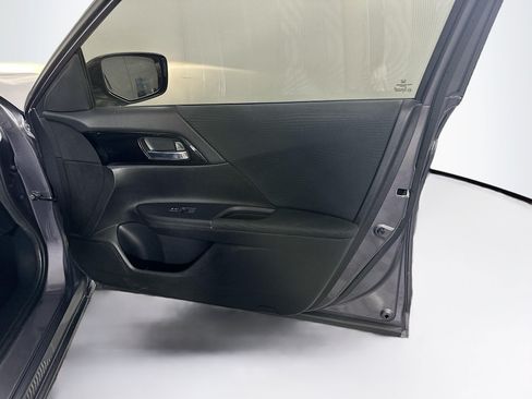 Used 2017 Honda Accord LX image 29