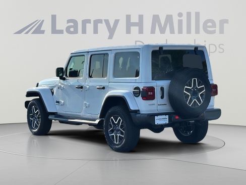 New 2026 Jeep Wrangler Unlimited Sahara AWD/4WD image 4