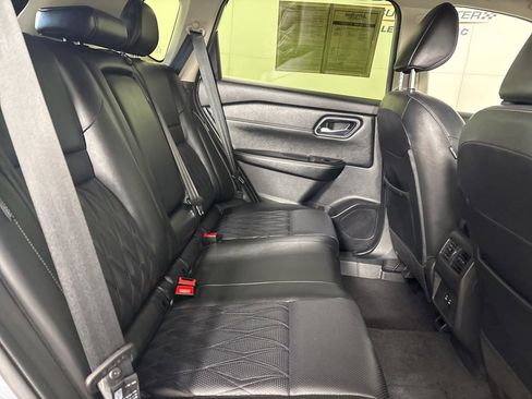 Used 2025 Nissan Rogue Platinum image 29