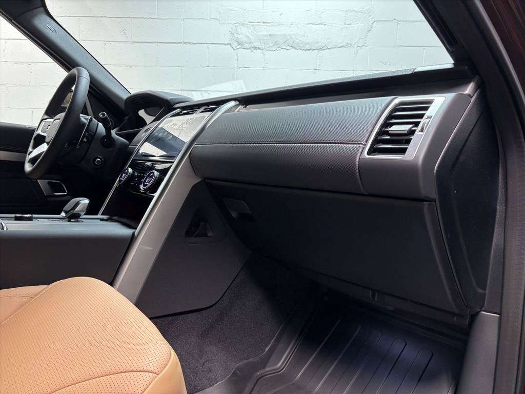 New 2026 Land Rover Discovery Limited Edition AWD/4WD image 29