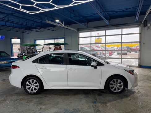Used 2020 Toyota Corolla LE image 8