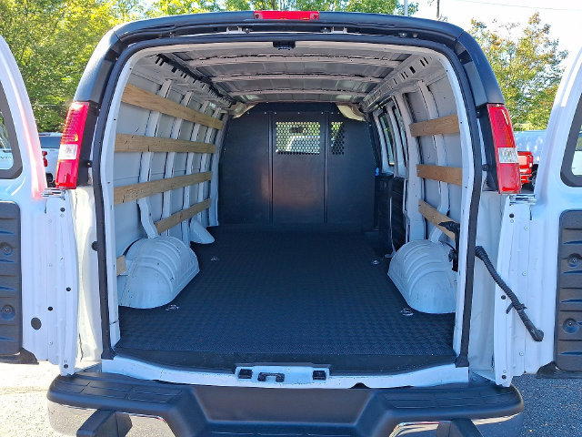 Certified 2025 GMC Savana 2500 w/ Driver Convenience Package RWD image 21