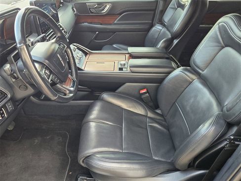 Used 2023 Lincoln Navigator Reserve image 11