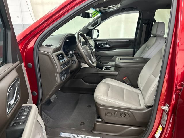 Used 2022 Chevrolet Tahoe Z71 w/ Luxury Package AWD/4WD image 9